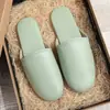 Zapatillas de Piel de Oveja de Alta Calidad Cuatro Estaciones Primavera y Otoño Hogar Amantes Piso Día Zapatillas Alojamiento Turístico Hotel Hotel Zapatillas de Cuero de Gama Alta