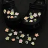 Encantos lindos de dibujos animados para zapatos con varios agujeros, decoraciones versátiles de resina para zapatos, mariposa, burbuja, flor, animales, charms decorativos al por mayor