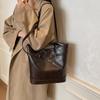 Bolso Tote Casual Retro de Moda para Axila para Mujer 2025 Otoño e Invierno Nueva Tendencia Más Fácil de Combinar Bolso de Hombro Bolso de Mujer de Alta Gama