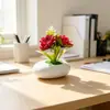 Nueva planta artificial de crisantemo en maceta mini, una pieza decorativa creativa para el hogar, con guijarros y una maceta pequeña y plana