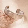 Pulsera Ovalada Abierta Impresa de Alta Resistencia Transfronteriza Europea y Americana Metálica Nicho Personalidad Única Joyería de Gama Alta para Mujeres