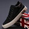 Outono 2026 Novos Tênis Masculinos de Lona Leves Respiráveis Modernos de Ajuste Largo Sapatos Casuais Mocassins Slip-On