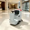 Fregadora de suelos industrial y comercial ride-on para centros comerciales, sótanos, hospitales, fábricas y talleres, con funciones integradas de aspiración y fregado.