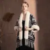 Manta Xale Feminino para Outono e Inverno, Tricô Quente com Toque de Luxo, Design Elegante Vintage Estilo Tinta, Gola de Pelo com Franjas, Versátil