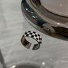 Anillo de Tablero de Ajedrez de Contraste de Color Blanco y Negro para Mujer ins Diseño de Moda Lujo Ligero Estilo Frío Personalidad Combinable Sentido de Alta Gama