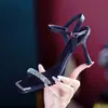 Zapatos ligeros de lujo, sandalias de tacón de aguja para mujer, nuevo estilo de verano 2026, elegantes zapatos de fiesta con una sola tira y pedrería, tacones altos de punta abierta