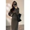 Vestido cruzado con manga de farol de lunares y cuello semi-alto para mujer, diseño de otoño, corte ajustado, ceñidor de cintura, capa base, ajustado a la cadera, vestido largo