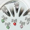 Nuevo Estilo de Lujo Ligero Celebridad de Internet Corazón Lazo Arte de Uñas Rhinestone Hueco Colgante Diseño Portátil Uñas DIY Accesorios Mayoreo