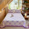 2026 Nuevo Estilo Terciopelo de Leche Acolchado Encaje Cubre Cama Falda de Cama Juego de Tres Piezas Sábana Cama Aireado Doble Capa Gasa Encaje Cubre Cama Individual