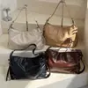Bolso de hombro suave de cuero de gran capacidad estilo motocicleta transfronterizo, diseño de remaches retro, bolso hobo, bolso tote moderno y práctico para el día a día, estilo mujer