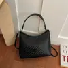 Bolso de hombro con patrón tejido nuevo para principios de otoño de 2026, bolso de axila de alta calidad y elegante, bolso tote de moda para el día a día