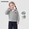 Jaqueta listrada em preto e branco para meninas, coleção de outono 2026, novo moletom com capuz infantil, roupas de outono para bebês e crianças pequenas