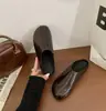 Versión de piel de vaca~Zapatos vintage de punta dividida para mujer, uso de dos maneras, nuevo modelo de otoño 2026, punta redonda, versátiles, modernos, zapatos de suela blanda, venta al por mayor