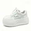 2026 Primavera/Verão Novo Comércio Exterior Malha Moda Casual Sapatos Brancos de Solado Grosso Versátil Aumentadores de Altura Calçados Esportivos Transfronteiriços