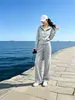 Nuevo traje deportivo casual de estilo coreano en color gris para mujer para otoño, moderno y juvenil, conjunto de dos piezas con chaqueta elegante y pantalones de pierna ancha