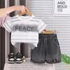 Conjunto Elegante de Verano para Niños 2026 Nuevo Estilo Coreano de Moda Conjunto de Rayas Onduladas de Manga Corta para Bebés Niños