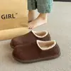 Botas de neve novas estilo slip-on com forro de fleece quente de inverno, totalmente fechadas, mocassins de sola reta 2026, sapatos de algodão, sapatos estilo Birkenstock para mulheres