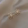 Pendientes de Copo de Nieve de Diseño Dulce y de Nicho para Mujer, Estilo Navideño, Atmósfera de Otoño e Invierno, Modernos y Elegantes, Sencillos y Versátiles
