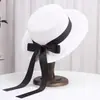 Sombrero de Paja con Lazo y Cinta Estilo Francés para Mujer, Sombrero de Verano de Ala Plana, Sombrero para Sol y Protección Solar al Aire Libre, Sombrero de Copa Plana para Viaje