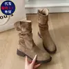 Botas Acolchoadas de Veludo Fosco Femininas 2026 Outono Nova Chegada Botas Curtas Meilade Estilo Coreano Casual Viagem Botas Martin