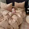 Estilo INS tipo A conjunto de cuatro piezas de dibujos animados de terciopelo de leche felpa de doble cara engrosado conjunto de tres piezas para dormitorio sábana funda de edredón sábana ajustable invierno