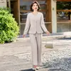 Atuendos de otoño e invierno modernos y elegantes para madres 2026, nuevos conjuntos de dos piezas de moda para mujeres de mediana edad y mayores, traje de madre de manga larga
