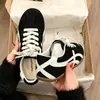 Tênis de Treino Alemão Leve com Solado Macio para Mulheres, Novos Sapatos Casuais de Primavera 2026, Tênis Populares Forrest Gump com Solado Plano, Tênis Femininos, Sapatos Brancos
