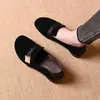 Sapatos Casuais Slip-On 2026 Primavera e Outono Novo Estilo Britânico Couro Macio Fosco Bico Redondo Baixo Mocasins para Mulheres Versátil