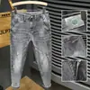 Jeans Rasgado Cropped Fino de Verão 2024 para Homens, Moda Coreana Jovem para Primavera e Outono, Calças Slim Casuais Tendência