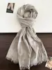 Bufanda larga texturizada vintage estilo japonés, chal de borlas en color sólido de baja saturación, ligero y transpirable para otoño e invierno, adecuado para combinar con bufandas de seda