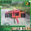 Tractor Agrícola de Cuatro Ruedas con Rastrillo Pesado y Cultivador Montado Trasero para Arar Suelo Pesado Pegajoso, Tierras Baldías y Terrenos con Maleza, Disponible para la Venta por Fabricantes