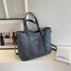 Bolsa de grande capacidade 2023 nova bolsa de bagagem de viagem transversal feminina moda versátil bolsa de viagem portátil popular este ano