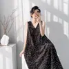 Camisola com Bojo para Mulheres, Novo Estilo Verão 2026, Vestido Longo Tipo Regata sem Mangas, Pode Ser Usado Fora de Casa, Roupa de Casa Estampada com Barra Franzida