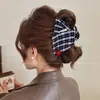 Presilha de Cabelo Grande Triangular Estilo Hepburn, Pinça Tubarão Shell de Cetim Francês para a Parte de Trás da Cabeça, Acessório de Cabelo de Luxo para Mulheres