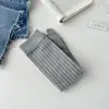 Calcetines de estilo japonés de rayas verticales anchas adelgazantes de color sólido con punta dividida para mujer, estilo básico de dos dedos, calcetines de media pantorrilla para zapatos de pezuña de cerdo con calcetines holgados