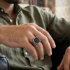 Amazon caliente nuevo anillo retro personalizado para hombre de piedra natural y acero de titanio joyería de acero de titanio de moda venta al por mayor