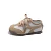 Novos Sapatos Brancos de Verão 2025 Estilo Coreano Ins para Estudantes Femininas Respiráveis com Solado Grosso para Aumentar a Altura Tênis Casuais para Street Style