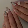 Set de 10 Piezas de Uñas Postizas Premium Hechas a Mano con un Look Sofisticado, Presentando Moños 3D, Cadenas de Pedrería y Diseño Ojo de Gato