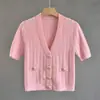 Camiseta de punto de manga corta estilo Chanel con cuello en V, hebilla metálica, corte ajustado, adelgazante, seda helada para mujer, top corto de verano, nuevo