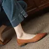 Sapatos femininos vintage estilo francês com bico fino e efeito desgastado, novo modelo da primavera de 2023, sapatos confortáveis de couro macio com salto baixo grosso