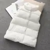 Chamarra acolchada con cuello alto transfronteriza para mujer, estilo corto, moda de invierno 2026, color liso, engrosada, cálida, plumón de pato blanco, chamarra puffer simple