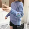Suéter de punto para mujer de otoño e invierno, cuello medio alto, manga larga, bordado de flores pequeñas, top de punto estilo coreano para mujer