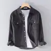 Camisa de pana de manga larga estilo japonés para hombre, camisa de pana lisa para primavera y otoño, top casual para hombre, chaqueta de moda