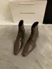 Outono e Inverno 2025 Novo Estilo Bico Fino Bico Quadrado Pequeno Salto Médio Couro Genuíno Botas Versáteis Botas Femininas Simples Botas Nude Botas de Cano Curto Mulheres