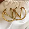 Brincos de argola grandes estilo europeu e americano para mulheres, brincos de orelha grande, personalidade exagerada, alto senso, brincos de argola de liga, lote de joias