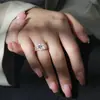 Tk Transmissão Ao Vivo Mais Vendido Anéis de Casal Banhados a Prata Esterlina 925 com Diamantes Completos Estilo Europeu e Americano Personalizado Leve Luxo Ins Anel de Zircônia Joia