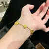 Loja de Ouro Mesmo Estilo Pulseira de Trevo Quebrado Gelo Lascado Escama de Dragão Banhada a Ouro para Mulheres, Ouro de Imitação, Luxo Leve de Nicho, Sensação de Alto Padrão