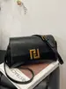 Bolso Pequeño Retro de Textura de Alta Gama Otoño e Invierno Bolso de Mujer 2025 Nuevo Bolso Cruzado Versátil Bolso Cuadrado Pequeño con Cadena de un Solo Hombro