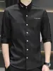 Camisa de manga corta de seda de hielo para hombre, fina de verano, blanca pura, sencilla, T-shirt holgada, con caída, casual, de manga media, moderna