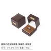 Caja de embalaje para joyas de cuero PU con placa metálica, color marrón oscuro engrosado, caja de joyería elegante y simple para anillos y collares